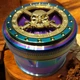 Гриндер для подрібнення тютюну Grinder Scull Colorfull Ice - зображення 1