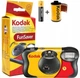 Одноразова плівкова фотокамера Kodak FunSaver на 27 кадрів MAX 800 зі спалахом (фотоплівка+батарейка) - зображення 1
