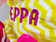 Плюшева іграшка Свинка Пеппа 25 см у жовтій сукні в смужку Peppa із родини Пеппа Рожева - зображення 8