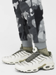 Детские теплые спортивные штаны на флисе Nike K Nsw Club Flc Cargo Pant Camo FZ5491-084 128-137 см Серо-дымчатый/Белый (197596178227) - изображение 8