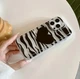 Панель Зебра із чорним серцем для Apple Iphone 16 Plus Прозора - изображение 3