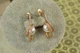 Сережки Xuping Jewelry Вітер з перлиною 2,3 см золотисті - зображення 1