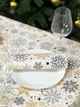 Водоотталкивающая Скатерть новогодняя с принтом Вьюга 120х100 см (+ 2 салфетки 30х40) Бежевый - изображение 4