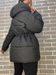 Куртка женская Lady Yep 9020 удлиненная затяжка шнурок на талии надпись на груди 46 черная - изображение 3