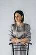 Блуза шовкова ROZKISHNA вкорочена на резинці M сіра - изображение 4