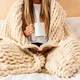 Утяжеленный плед из синели крупной вязки 150x200 см, 3,18 кг - изображение 4