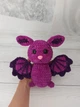 М'яка плюшева іграшка handmade Кажан 21 см фіолетова в'язана гачком амігурумі - зображення 7