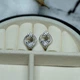 Сережки Xuping Jewelry с белым цирконом из медицинского сплава родий 12х10 мм XCP-296 - изображение 1
