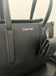 Жіноча сумка-портфель Calvin Klein Satchel CK з ремінцем та чохлом для ключів чорного кольору (RF000858) - зображення 4
