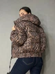 Куртка женская Lady Yep 9006 короткая с капюшоном леопардовый принт на резинке демисезонная 42 коричневая - изображение 7