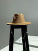 Шляпа Федора женская D.Hats из рафия с цепью серебро с сердцами коричневая - изображение 5