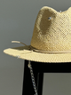 Шляпа Федора женская D.Hats из рафия с цепью серебро с сердцами светло бежевая - изображение 2