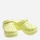 Chodaki damskie na platformie Crocs Classic Bae Clog W 206302-3U4 38-39 (M6/W8) 24 cm Jasnozielone - obraz 3
