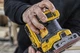 Акумуляторна вібраційна шліфувальна машина DeWALT DCW200P2 - зображення 8