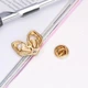 Брошь-значок унисекс BROCHE бижутерия Медицина Счастье в ладонях золотистая BRGV113932 - изображение 3
