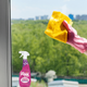 Очисник-спрей з рожевим оцтом для скла і дзеркал The Pink Stuff Window & Glass Cleaner Spray Rose Vinegar, 750 ml - зображення 4