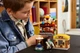Конструктор LEGO Minecraft Напад на село з повітряною кулею Ґаст 555 деталей (21273) - зображення 11