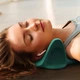 Импульсный массажер-подголовник для снятия мышечного напряжения Cervical Spine Pillow, электрическая массажная подушка для шеи Голубая CPS-174-Blue - изображение 4
