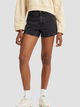 Spodenki damskie jeansowe krótkie Levi's 80S Mom Short Not To Interrupt A4695-0000 24 Czarne (5401105470364) - obraz 1