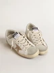 Женские кеды з логотипом Golden Goose с золотой блестящей звездой и замшевыми вставками Размер 37 Белый - изображение 2