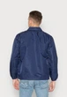 Вітрівка чоловіча levi's merritt surf jacket A32030000 M синя (5401043237180) - изображение 4