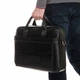 Мужская кожаная сумка портфель 39x 28x7 / сумка на одно отделение для ноутбука, черный цвет - изображение 3