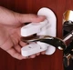 Дитячі обмежувачі 2 шт замок-блокатор на віконні та дверні ручки Door Lever Lock - зображення 8