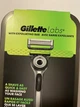 Мужской станок Gillette Labs с отшелушивающей полоской подставкой 3 картриджами и дорожным кейсом - изображение 4