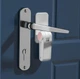 Блокувальник дверних та віконних ручок замок від дітей Door Lever Lock White - зображення 2