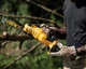 Мини-пилка цепная аккумуляторная DeWALT DCMPS520N - изображение 2
