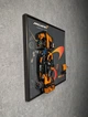 АРТ Держатель Рамка 2в1 на Стену или Полку 25x25 см. для вашего конструктора Speed Champions F1 McLaren MCL38 (77251) (с креплением для мини фигурки) Макларен Формула 1 Сезон 2024 - Type-B - изображение 4