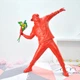 Фігурка banksy Кидання квітів 36 см Червона - изображение 1