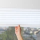 Затемнююча штора плісе IKEA SCHOTTIS 90x190 см білі гофровані тканинні текстильні жалюзі 202.422.82 - зображення 6