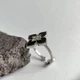 Серебряное кольцо с натуральным ониксом, фианитами, вес изделия 3,29 гр (60002142) - изображение 2