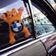 Іграшка кіт Саймона у машину 24 см помаранчевий з вишивкою BMW - зображення 1