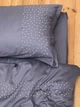 Наволочка Cozy з вишитими білими зірками 40x60 см Темно-сіра - зображення 4