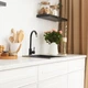 Ваза для квітів MVM MY HOME декоративна 17.5 см Біла (DH-FLOWERS-10 WHITE) - зображення 6