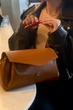 Сумка багет каркасная широкий ремень кожаная средняя коричневая ARTiS Bags 1757 4778 - изображение 2
