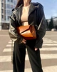 Сумка багет каркасная широкий ремень кожаная средняя коричневая ARTiS Bags 1757 4778 - изображение 7