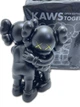 Статуэтка KAWS x Together: Companion x Black 400% 25 см Brian Donnelly Рыцарь - изображение 5