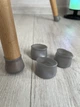 Защитные накладки на ножки мебели Leluno Силиконовая защита от царапин на ножки стула с антискользящим эффектом, диаметр 3-4 см 4 шт Серый - изображение 2