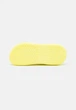 Жіночі крокси Crocs Classic Crush Sulphur (42-43, лимонний) - зображення 11