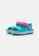 Дитячі сандалії для дівчинки Crocs Crocband Sandal Digital Aqua (30/31, блакитні) - изображение 8