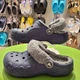 Чоловічі крокси Crocs Unisex Baya Lined Fuzz Strap Clog Navy (42-43, синій) - зображення 7