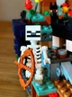 Дитячий конструктор Minecraft Гірська печера гра майнкрафт з LED підсвіткою ігровий набір з кубиків блоків фігурок тварин 587 деталей з печерою деревами лавою водою факелами та аксесуарами розвиваючий подарунок для творчості хлопчиків та дівчаток 66334 - зображення 5