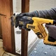 Аккумуляторная сабельная пила бесщеточная DeWALT DCS367P2 18В 5 Ач 2900 ход/мин 2.27 кг (DCS367P2) - изображение 4