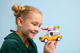 Zestaw klocków LEGO Friends Samochodowa wycieczka przyjaciółek 220 elementów (42659) (5702017815268) - obraz 9