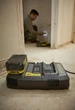 Зарядное устройство и 2 аккумулятора Stanley FATMAX 20 В, 4 A SFMCB24 - изображение 3