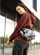 Спортивная сумка женская через плечо бананка средняя Sambag Черно-белый 38467 - изображение 9