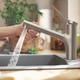 Cмеситель для кухни с выдвижной лейкой HANSGROHE Zesis M33 сатин латунь 74801800 - изображение 3